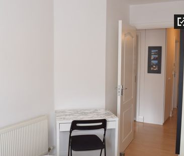 Room for rent in 2-bedroom apartment in Swords in Dublin - Photo 3