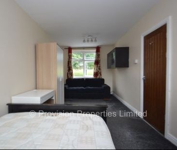 4 Bedroom Houses Near The Leeds University - Photo 1