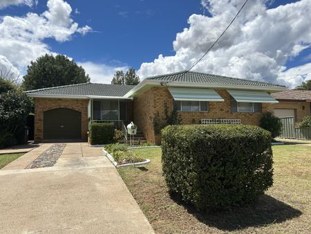 4 Queen Street, EAST TAMWORTH NSW 2340 - Photo 2