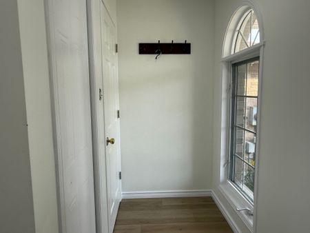 For Lease - 212 Country Club Drive, Guelph, Ontario - Photo 3