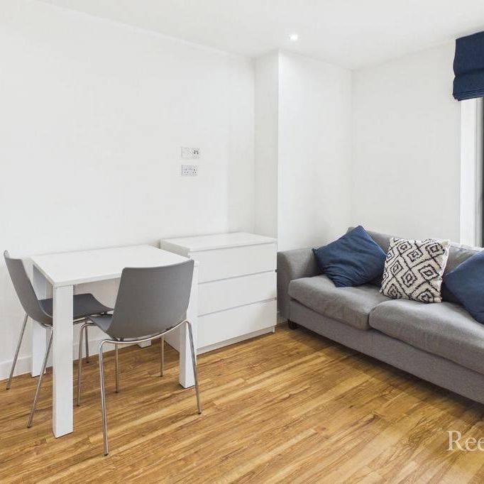 Studio to rent - Photo 1