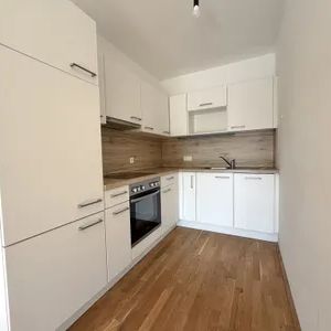 Moderne 2-Zimmer-Wohnung mit Dusche und Balkon - Photo 2