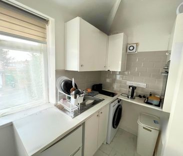 1 Bed Flat, Wood End Close, UB5 - Photo 4