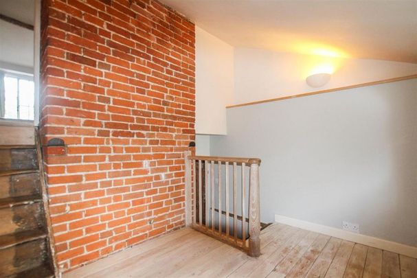 2 bedroom terraced house to rent - Photo 1