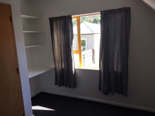 Spacious 6BR Townhouse in North Dunedin - Photo 1