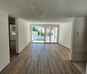 Helle 3-Zimmer-Wohnung mit Balkon und schöner Aussicht in Visp - Foto 1