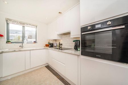 3 bedroom flat to rent - Photo 5