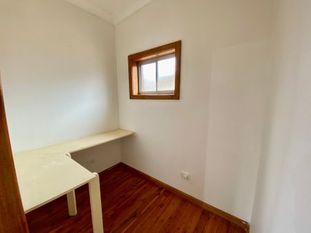 MULTI LIVING FAMILY HOME! - Photo 2