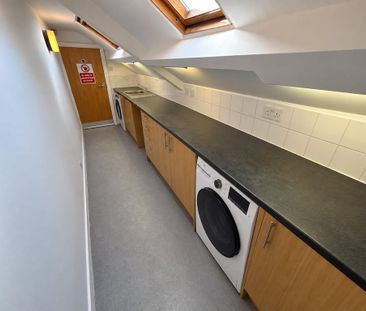 1 bedroom in a house share to rent - Photo 6