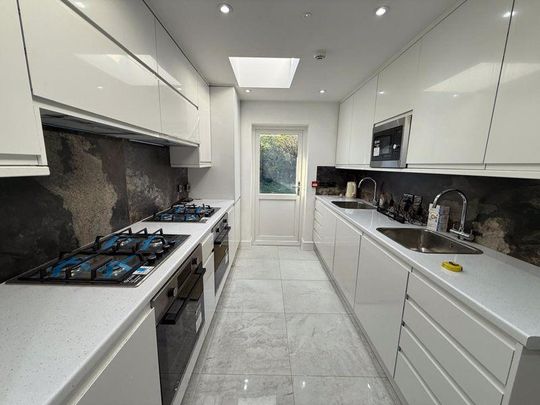 6 bedroom terraced house to rent - Photo 1