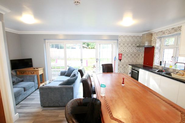 8 Bed Terraced House, Shinfield Road, RG2 - Photo 1