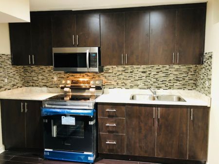 For Lease - 143 Crystal Glen Crescent Unit# 2, Brampton, Ontario - Photo 3