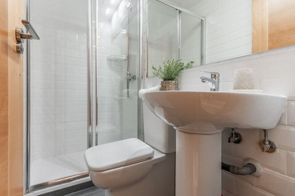 Interior room in Plaza de Santa Cruz - Photo 1