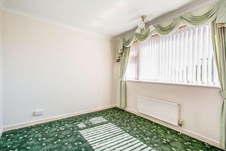 Blenheim Crescent, Hordle, SO41 - Photo 4