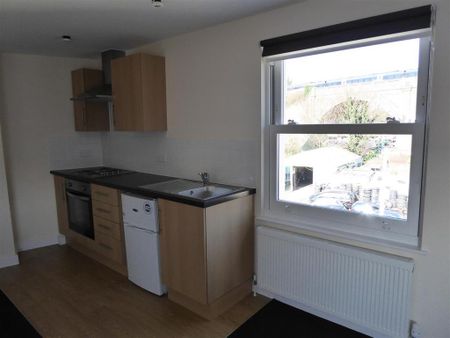 1 bedroom in a house share to rent - Photo 5