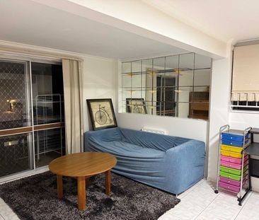 Fully Renovated Large Family Home Near Garden City - Photo 1