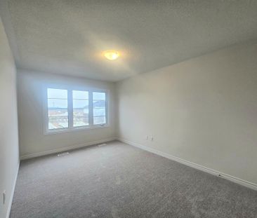 For Lease - 31 Phoenix Boulevard, Barrie, Ontario - Photo 6