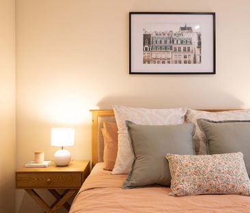 Fully Furnished offering a 6 - 8 month lease - Photo 4