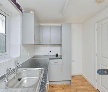 2 bedroom end of terrace house to rent - Photo 4