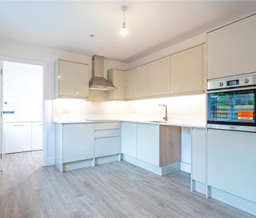 2 bed Upper Floor Flat for rent - Photo 6