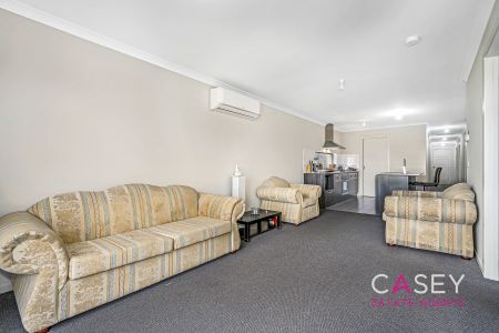 9 Dalziell Crescent, Cranbourne North - Photo 2