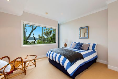 4 Bedroom Deep Waterfront Home - Photo 2