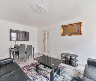 Edgeware Road, Hyde Park Estate, W2 - Photo 2