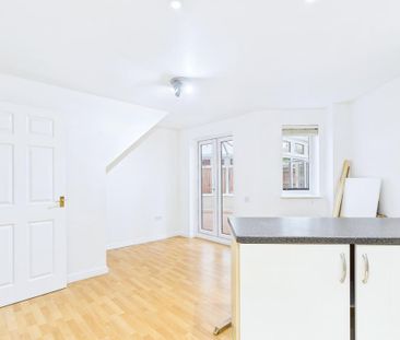 3 bedroom semi-detached house to rent - Photo 2