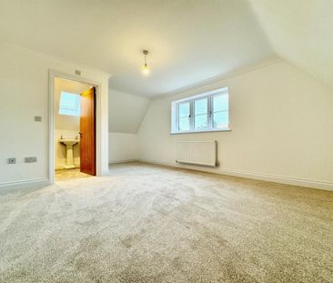 3 bedroom detached house to rent - Photo 2