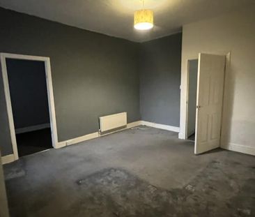 3 bedroom flat to rent - Photo 3