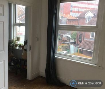 1 bedroom in a house share to rent - Photo 6