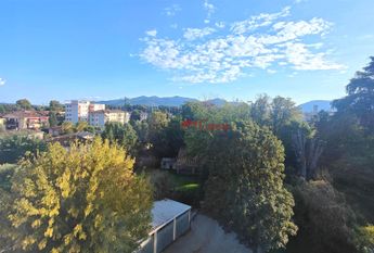 Signorile appartamento di 176 mq. ristrutturato, con vista panoramica