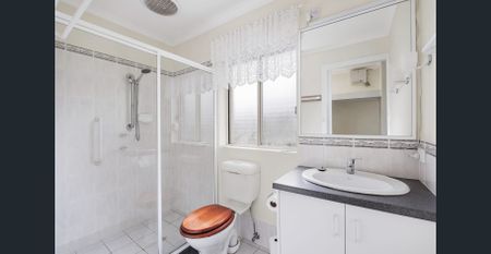 Large Family Home - Photo 2