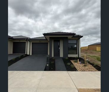 22 Birmingham Road, Cranbourne East, Vic 3977 - Photo 6