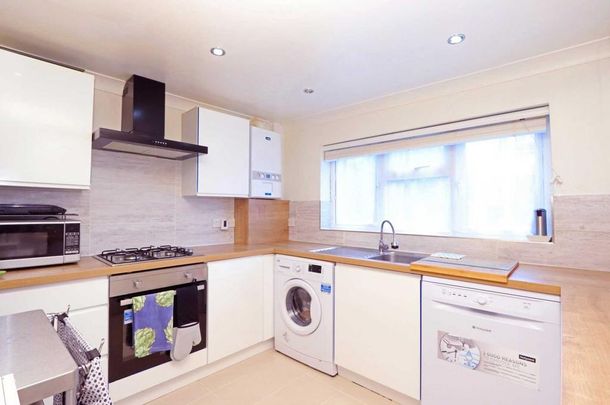3 bedroom semi-detached house to rent - Photo 1