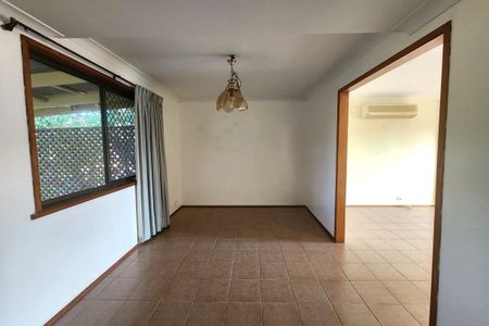 Spacious and elevated home in Camelot Estate - Photo 3