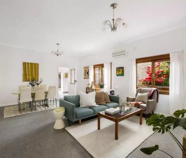 Delightful three-bedroom home with period charm - Photo 3