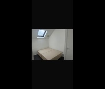 2 Bed Flat, Napier Road, LU1 - Photo 1