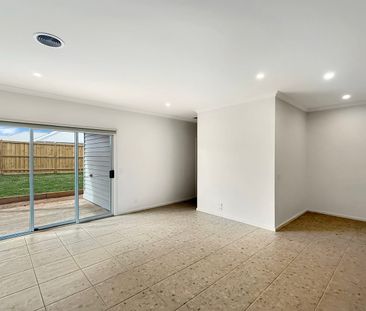 🏡 Brand New 4-Bedroom House in Eynesbury - $350pw - Photo 2