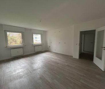 Großzügige 4-Zimmerwohnung mit Balkon und 2 Bädern - Photo 1