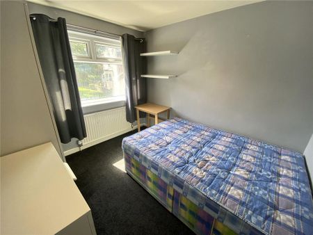 4 bedroom semi-detached house to rent - Photo 3