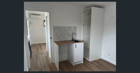 Cosy, Light-Filled Bungalow in Prime Location - Photo 3