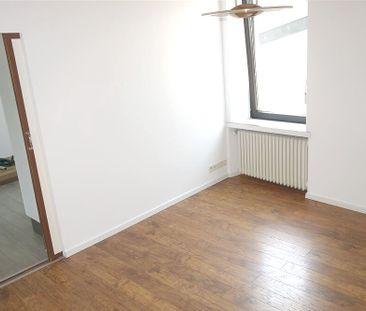 Helle 3-Zimmer-Altbauwohnung mit hoher Deckenhöhe in zentraler Lage... - Foto 3