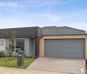 For Lease: Stunning Family Home in Clyde North - Photo 6