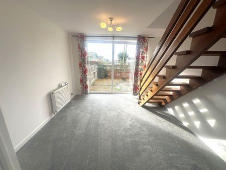 3 bedroom semi-detached bungalow to rent - Photo 5
