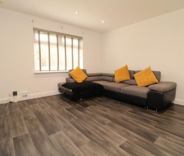 2 bedroom end of terrace house to rent - Photo 2