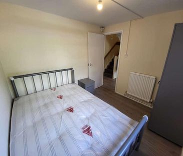 Culmington Close, Hulme, Manchester, M15 - Photo 4