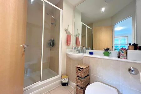 Holly Lodge, Woking - 2 bedrooms Property for lettings - Seymours - Photo 2