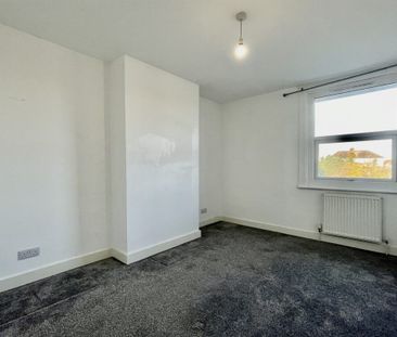 3 bed House Rosedale Road, Grays, RM17 - Photo 6