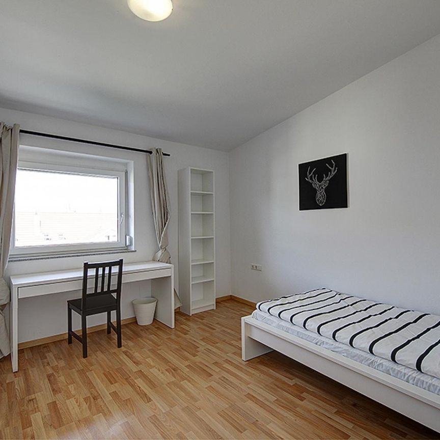 Stuttgart | Private room | near Moorish Garden - Photo 1